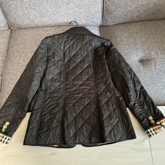 Burberry diamond quilted jacket - size small. Black - Picture 10 of 11
